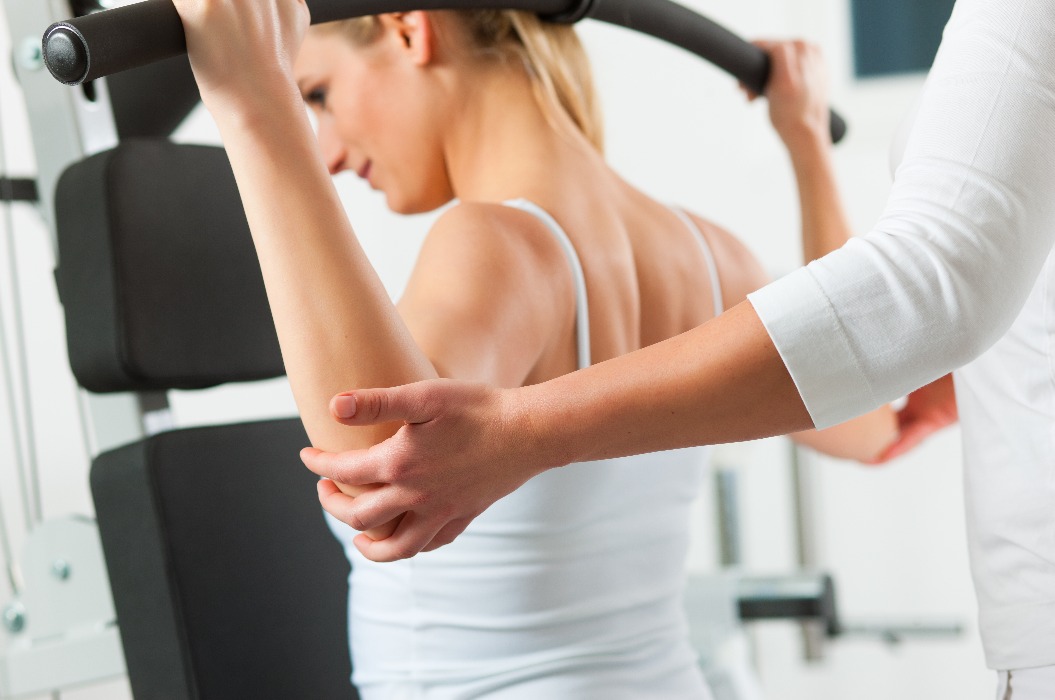 Patientin bei der Physiotherapie
